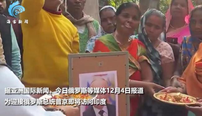 印度居民为普京照片涂吉祥标志